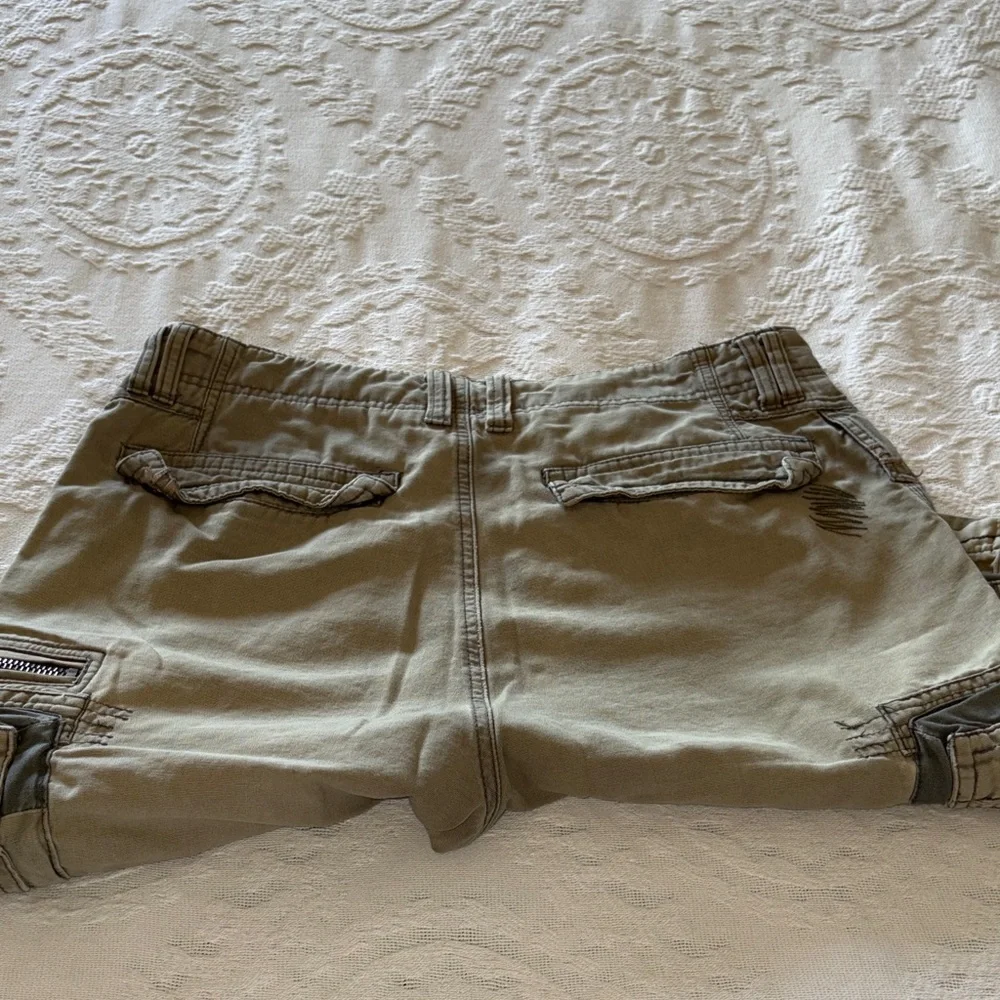Quicksilver Men's olive green Cargo Shorts Gently Loved 34 - Picture 9 of 13